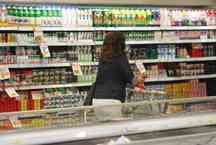 Supermercados e indústria querem aumentar data de validade de produtos