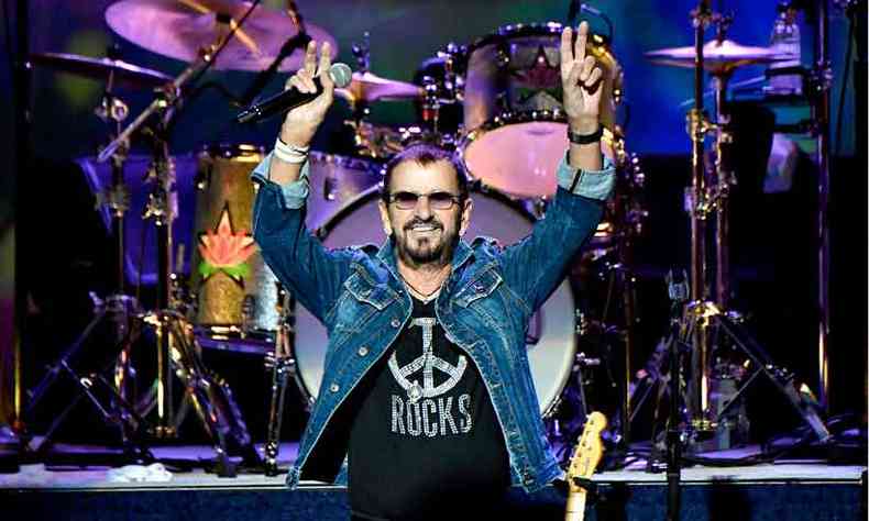 Ringo Starr se apresenta na comemorao dos 50 anos do festival de Woodstock, em Nova York, em agosto passado (foto: Angela Weiss/afp)