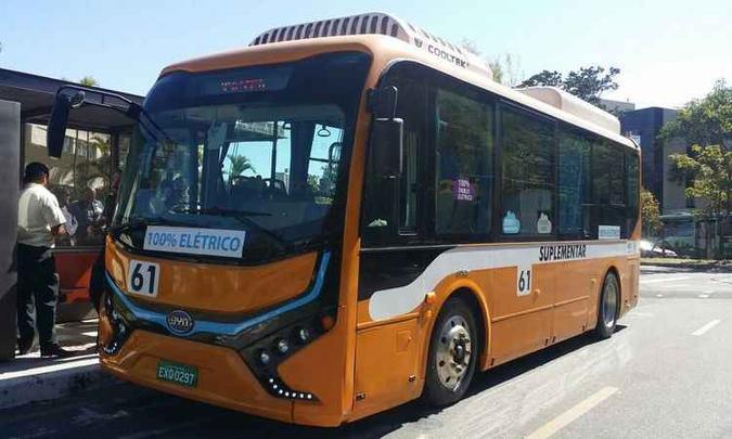 Coletivo movido a bateria que não emite poluentes de forma direta também vai aparecer em linhas do transporte suplementar(foto: Paulo Filgueiras/EM/D.A PRESS) Coletivo movido a bateria que não emite poluentes de forma direta também vai aparecer em linhas do transporte suplementar(foto: Paulo Filgueiras/EM/D.A PRESS)