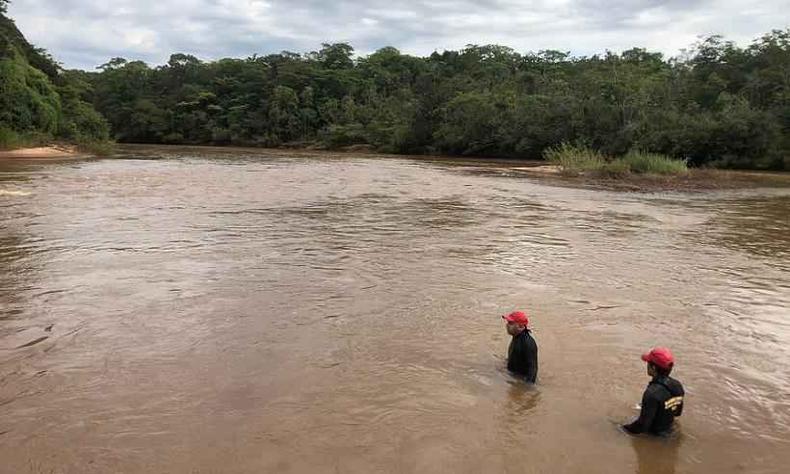 As buscas nas guas do Rio da Prata foram feitas pelos bombeiros durante quatro dias 