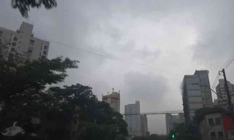 Manh de cu nublado em Belo Horizonte(foto: Edsio Ferreira/EM/DA Press)