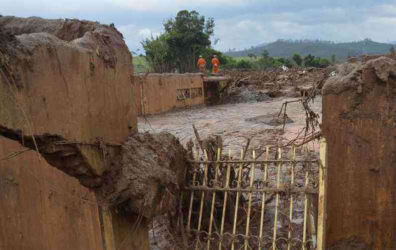 Distrito de Bento Rodrigues, em Mariana, atingido pelo rompimento de barragem de rejeitos da mineradora Samarco(foto: Antonio Cruz/ Arquivo Agncia Brasil)