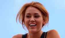 'Flowers', de Miley Cyrus, quebra recorde de msica mais rpida com 1 bilho de reprodues