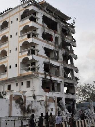 Explos�o atingiu a frente de hotel(foto: AFP)