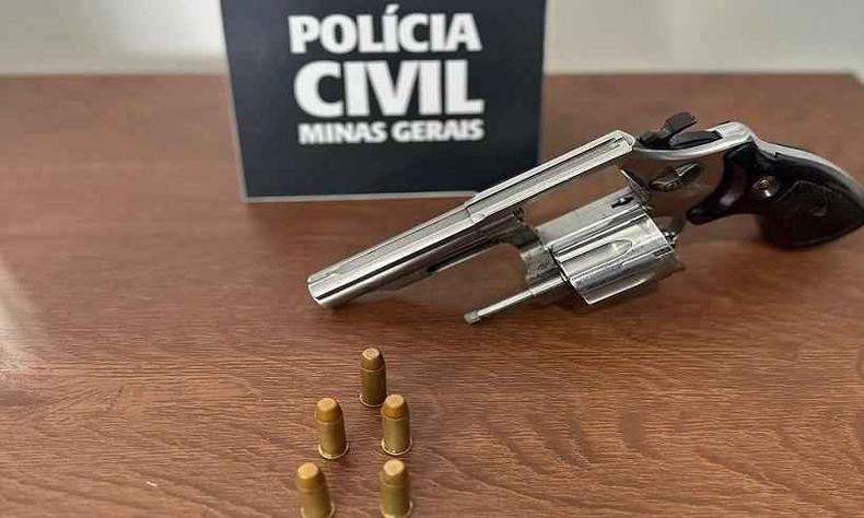 Arma encontrada com foragido da justia que se escondia em Muria