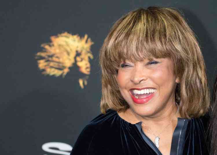 Tina Turner sorrindo