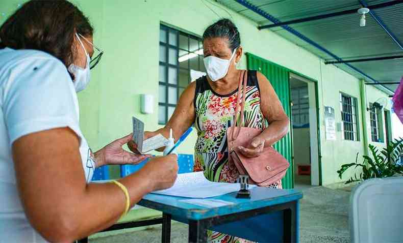 As doaes podem ser feitas nos postos de sade de Governador Valadares no momento em que a pessoa chegar para receber a vacina contra a COVID-19 ou contra a gripe(foto: Divulgao Prefeitura)