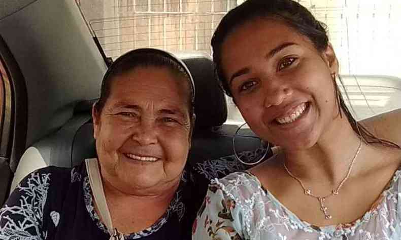 Aurecidina Hottis de Oliveira, que morreu aos 66 anos, com a neta Lara, de 22: lições de vida e de carinho(foto: Arquivo pessoal)