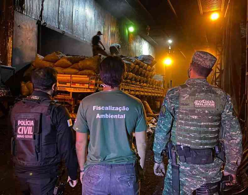 Operao coordenada pela Secretaria de Estado de Meio Ambiente e Desenvolvimento Sustentvel (Semad), Polcia Militar (PMMG) e Polcia Civil (PCMG).(foto: Valquiria Lopes/Semad)