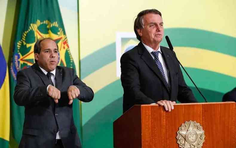 Presidente da Repblica, Jair Bolsonaro discursa ao microfone