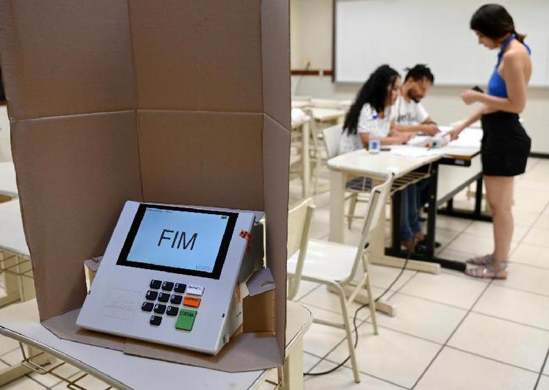 Urna eletrônica no segundo turno das eleições em uma seção eleitoral em Brasília, em 30 de outubro de 2022 (foto: AFP / Evaristo Sá) Urna eletrônica no segundo turno das eleições em uma seção eleitoral em Brasília, em 30 de outubro de 2022
