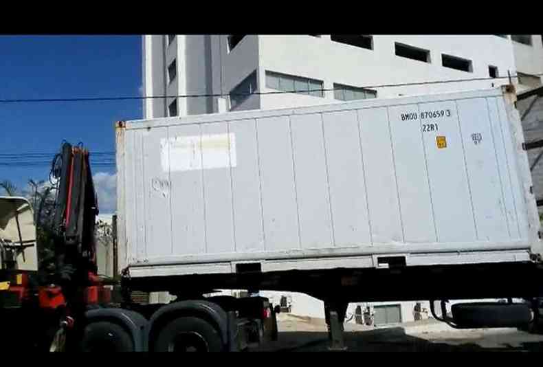 Chegada do container em Divinpolis gerou pnico nas redes sociais(foto: Reproduo WhatsApp)