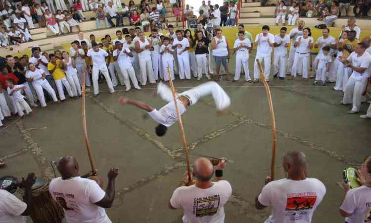 Capoeirista comemoram o Dia Municipal da Capoeira no Parque de Exposicao David Lara