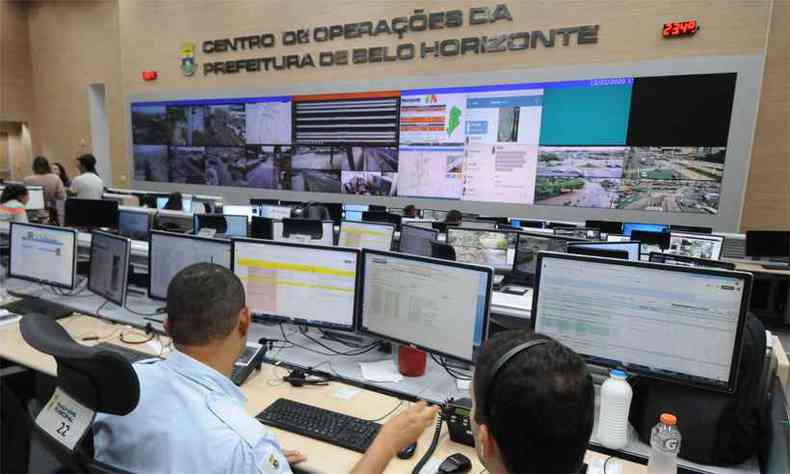 Das ruas, imagens capturadas so remetidas instantaneamente para o Centro Integrado de Operaes (foto: Juarez Rodrigues/EM/D.A Press)