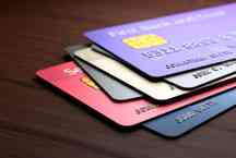 Pagar boleto com cartão de crédito é possível? Vale a pena?