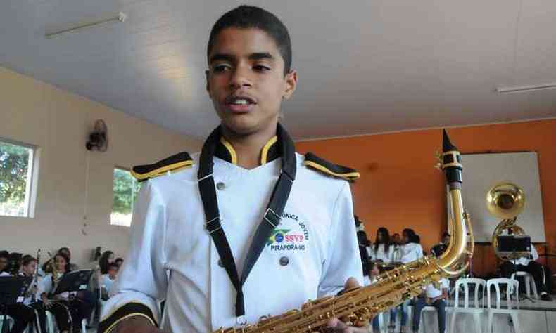 Matheus Jnio aprendeu a tocar sax alto e no se arrepende: 