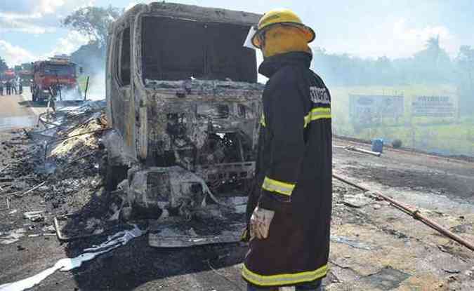 Batida foi provocada por fumaa que invadiu a pista(foto: Patrocnio Online)