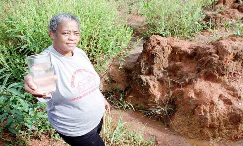 Dona Ivana Eva dedicou a vida à defesa da nascente do Ribeirão Arrudas: memória a ser reverenciada (foto: Letícia Abras/Estado de Minas %u2013 20/3/2002) Ivana