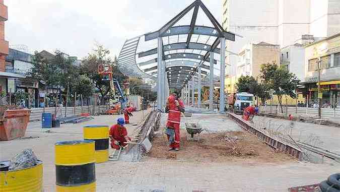 Obras de infraestrutura so feitas em diferentes pontos da cidade(foto: Cristina Horta/EM/D.A.Press)