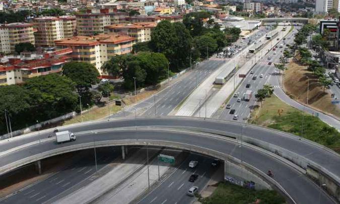 Desde 27 de fevereiro, o elevado está sendo interditado para as intervenções na estrutura(foto: Edesio Ferreira/EM/D.A Press) Desde 27 de fevereiro, o elevado está sendo interditado para as intervenções na estrutura(foto: Edesio Ferreira/EM/D.A Press)