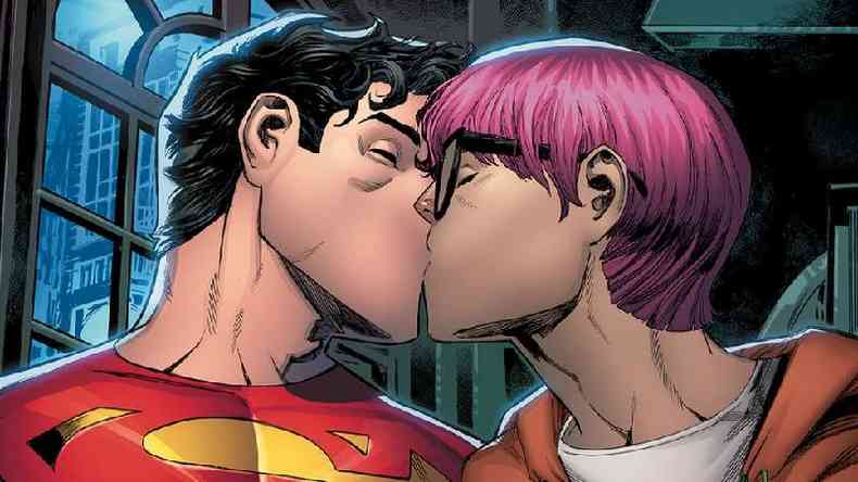 Cena do Super-homem beijando amigo