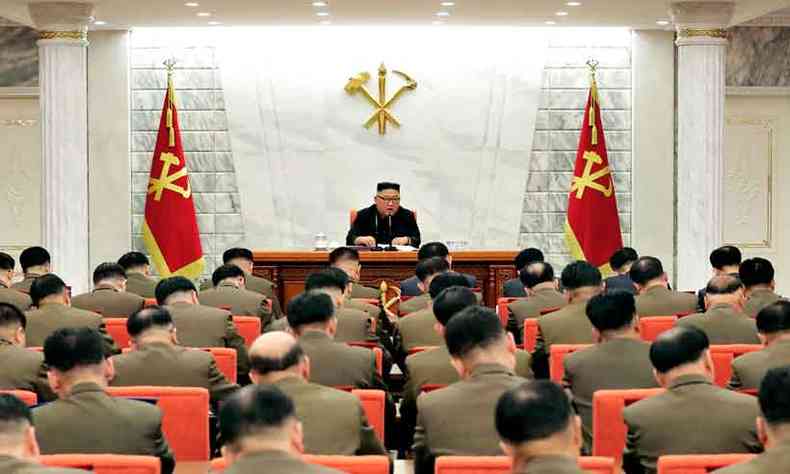 Imagem de Kim Jong-un em reunio do Comit Central das Foras Armadas do Partido dos Trabalhadores, feita no ltimo dia 24, segundo a agncia oficial de notcias norte-coreana(foto: AFP PHOTO/KCNA VIA KNS)