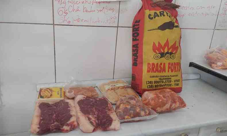 Carnes e carvo