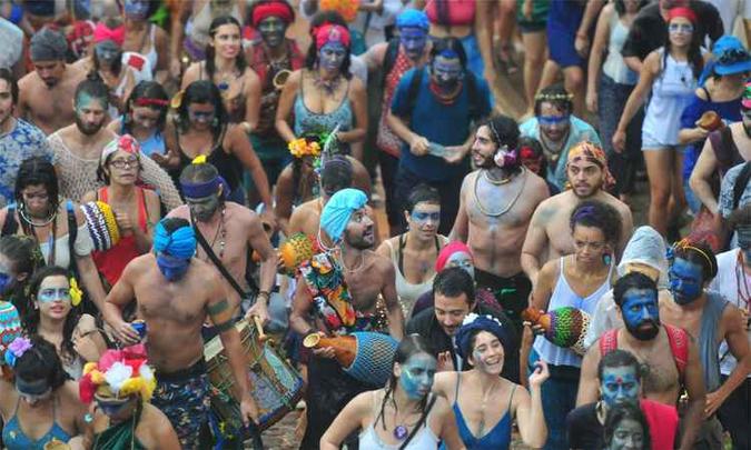 No ano passado, grupo desfilou em Morro Vermelho, distrito de Caeté(foto: Alexandre Guzanshe/EM/DA Press - 26/02/2017) No ano passado, grupo desfilou em Morro Vermelho, distrito de Caeté(foto: Alexandre Guzanshe/EM/DA Press - 26/02/2017)