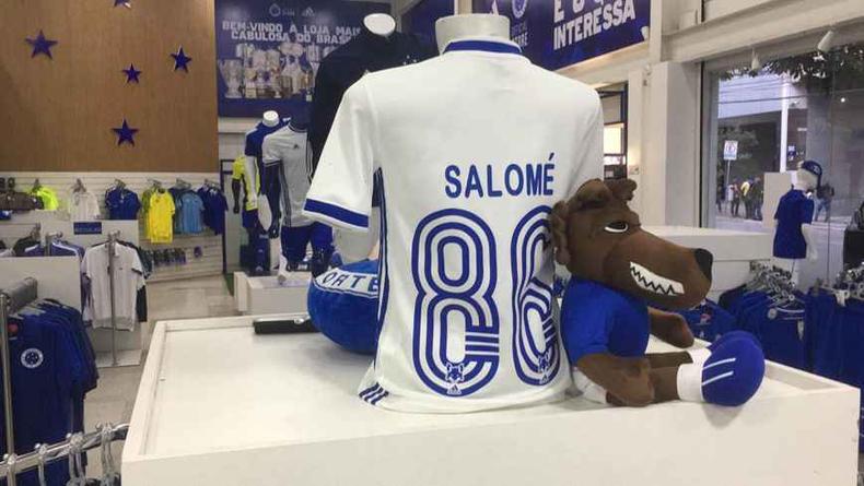 A maior torcedora do mundo é cruzeirense(foto: CRUZEIRO OFFICIAL STORE/DIVULGAÇÃO) A maior torcedora do mundo é cruzeirense(foto: CRUZEIRO OFFICIAL STORE/DIVULGAÇÃO)