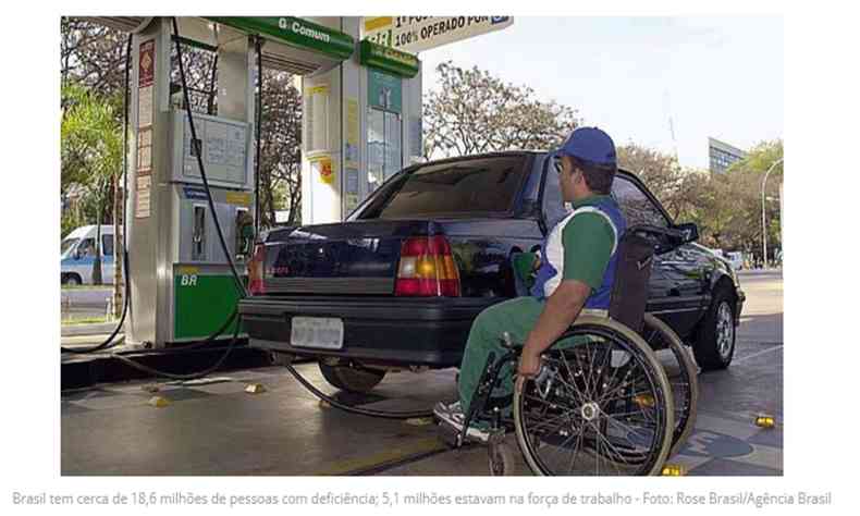 Cadeirante abastece carro em posto de combustveis 