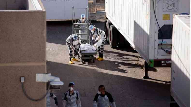 Presidirios ajudam a mover corpos de pacientes da covid-19 em El Paso