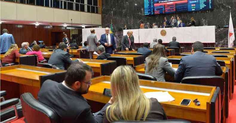 Veto do governador Romeu Zema aos reajustes dos servidores pblicos estaduais ser examinado em 30 dias no plenrio da Assembleia (foto: Clarissa Barante/ALMG - 28/8/19)