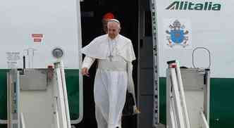 Papa Francisco desembarca em Roma, aps passar uma semana no Brasil(foto: ANDREAS SOLARO / AFP)