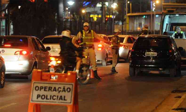 Autoridades atribuem queda em acidentes relacionados com o uso de lcool ao aumento na fiscalizao (foto: Marcos Vieira/EM/DA Press - 10/8/17)