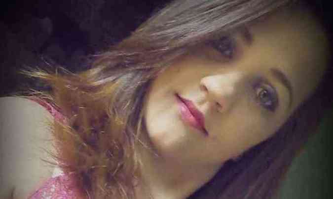Ana Paula de Carvalho Lopes est desaparecida desde o sbado (foto: Reproduo internet/Facebook)