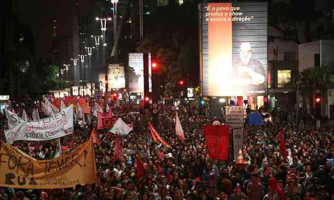 Manifestao ontem na avenida Paulista, em So Paulo, contra o governo Temer(foto: Paulo Pinto/Agncia PT)
