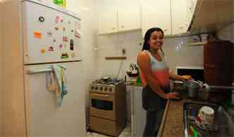 Ana Teresa Prado garante que viver na casa de estranhos  uma alternativa interessante e econmica(foto: Jair Amaral/EM/D.A Press)
