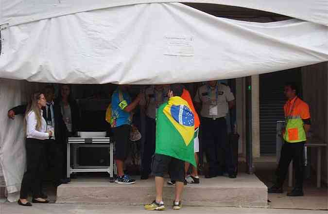 Torcedores que reclamaram de furto, roubo, perda ou extravio de ingressos no foram atendidos no Centro de Ingressos da Fifa durante o jogo Brasil x Alemanha, no Mineiro(foto: Bruno Freitas/EM/D.A Press)