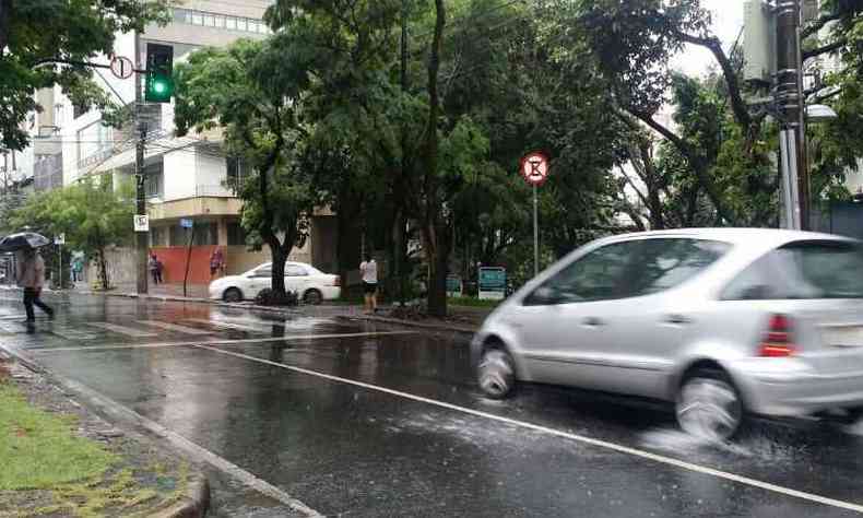 Defesa Civil emitiu alerta para pancadas de chuva nesta tera-feira(foto: Leandro Couri/EM/D.A.Press)