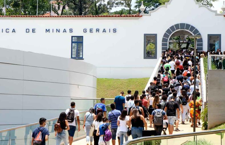 Entrada da PUC do Coração Eucarístico