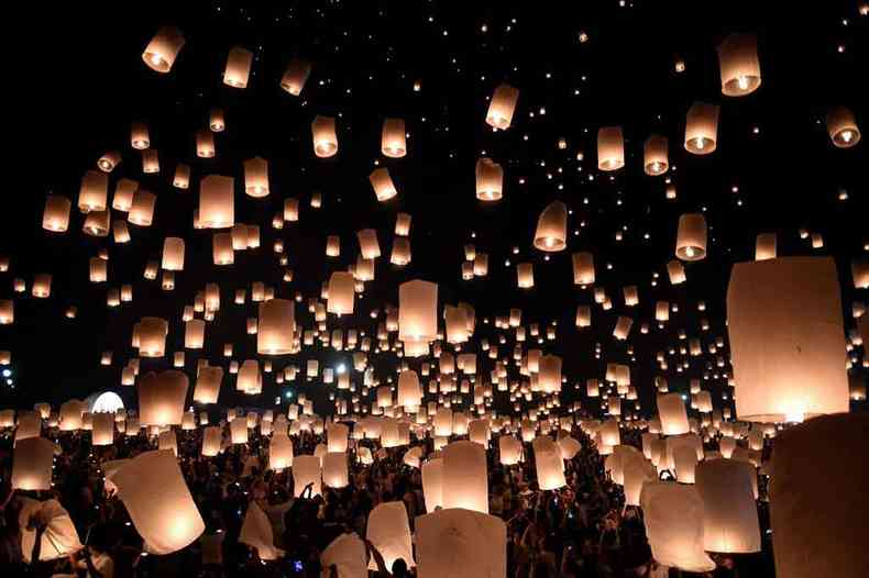 Yi Peng, tradicional festival das lanternas na Tailndia  momento de renovao e reflexo(foto: LILLIAN SUWANRUMPHA/divulgao)