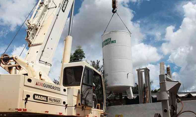 UAI Roosevelt recebe novo tanque de oxignio(foto: Divulgao/Valter de Paula/Secom)