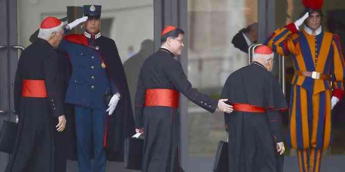 Cardeais se encontraram neste sbado em umas das reunies que antecedem o Conclave(foto: AFP Photo/Filippo Monteforte)