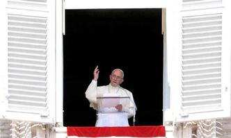 Um porta-voz do Vaticano, reverendo Ciro Benedettini, disse que o Vaticano vai agora decidir quais famlias sero abrigadas(foto: FILIPPO MONTEFORTE / AFP)