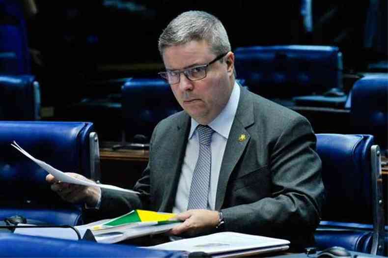 Senador Antonio Anastasia prometeu fazer um relatrio tcnico, com base nas provas e nos depoimentos(foto: Geraldo Magela/EM/D.A Press - 11/5/16)