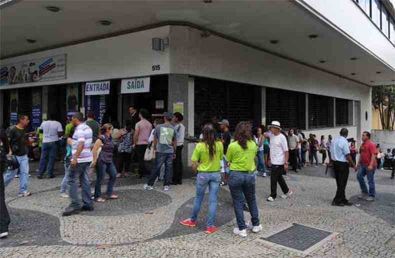 Milhares buscaram a CDL/BH durante cinco dias de feiro para limpar nome (foto: Tulio Santos/EM/D.A Press)