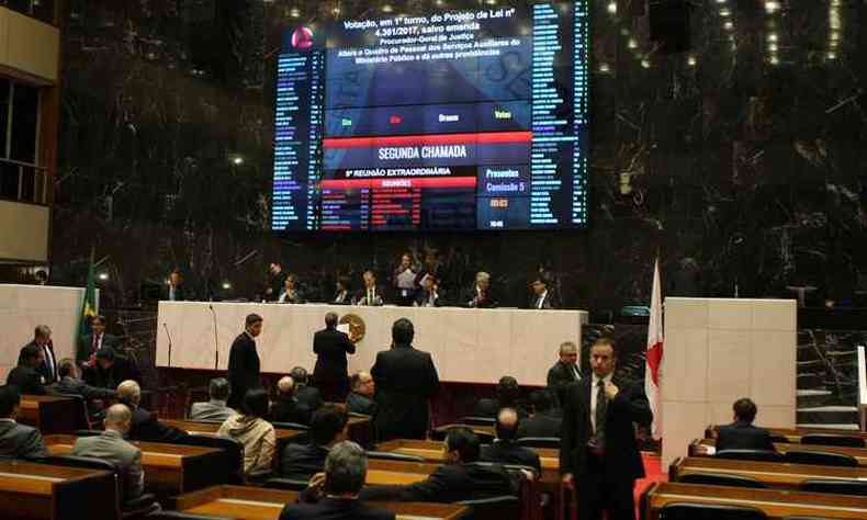Os deputados aprovaram o texto em primeiro turno com 50 votos (foto: Edsio Ferreira)