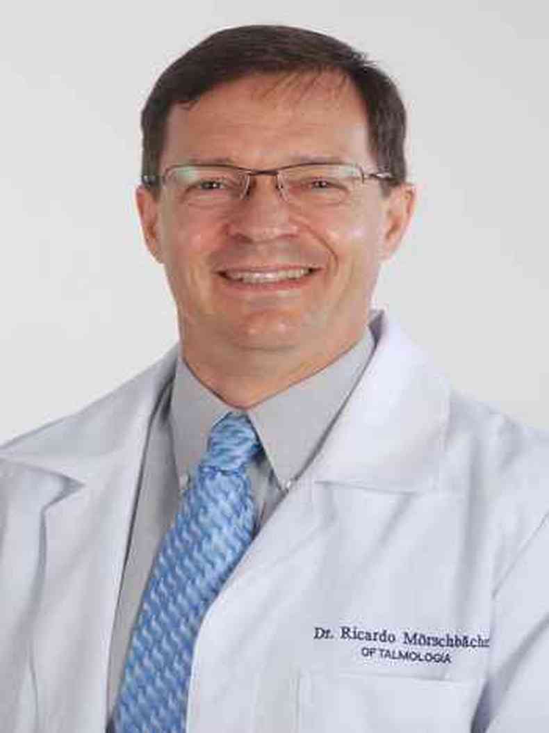 Ricardo Morschbacher, membro do Conselho Brasileiro de Oftalmologia (CBO), ex-presidente da Sociedade Brasileira de Cirurgia Plstica Ocular (SBPCO) e professor da Universidade Federal de Cincias da Sade de Porto Alegre