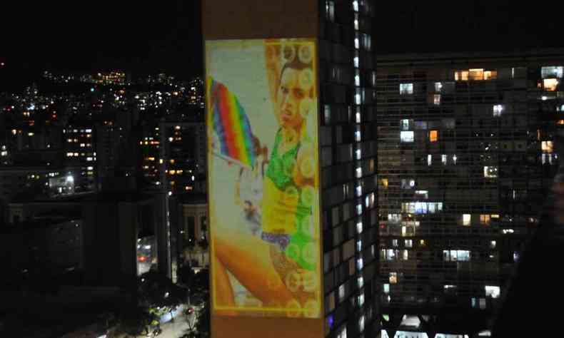 Imagem de projeo em homenagem ao pblico LGBTQIA em um dos prdios do Conjunto JK, em BH