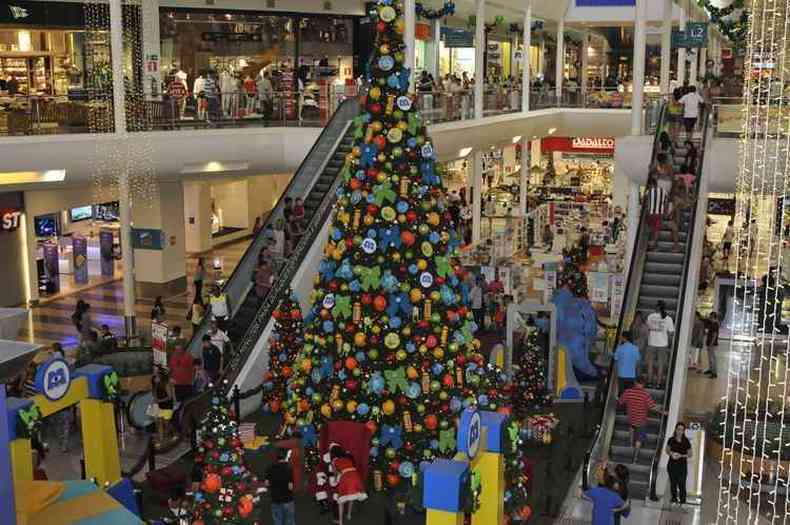 Shoppings de BH, com o Del Rey, no Bairro Caiara, ficaram cheios ontem, ltimo sbado antes do Natal(foto: Juarez Rodrigues/EM/D.A Press)